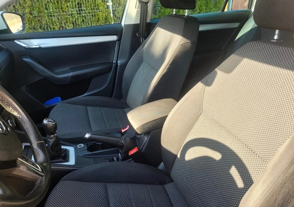 Skoda Octavia cena 37900 przebieg: 270493, rok produkcji 2014 z Lubień Kujawski małe 211